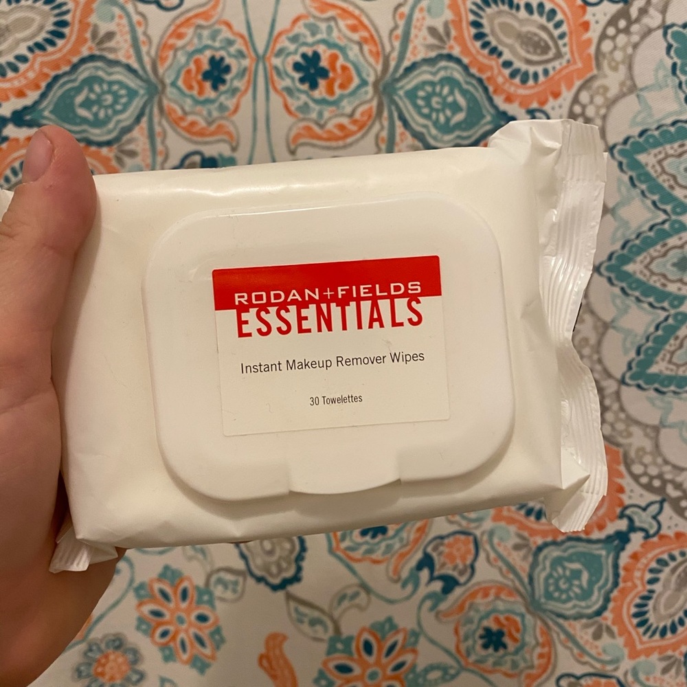 Make up removing wipes